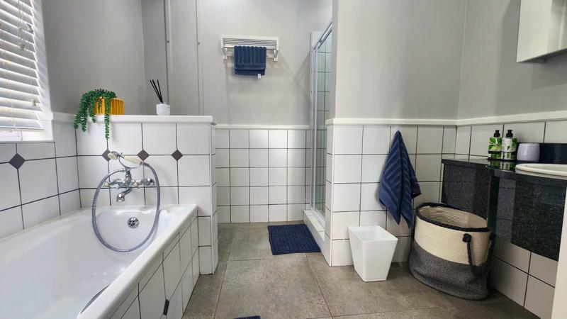 To Let 4 Bedroom Property for Rent in Pinnacle Point Golf Estate Western Cape